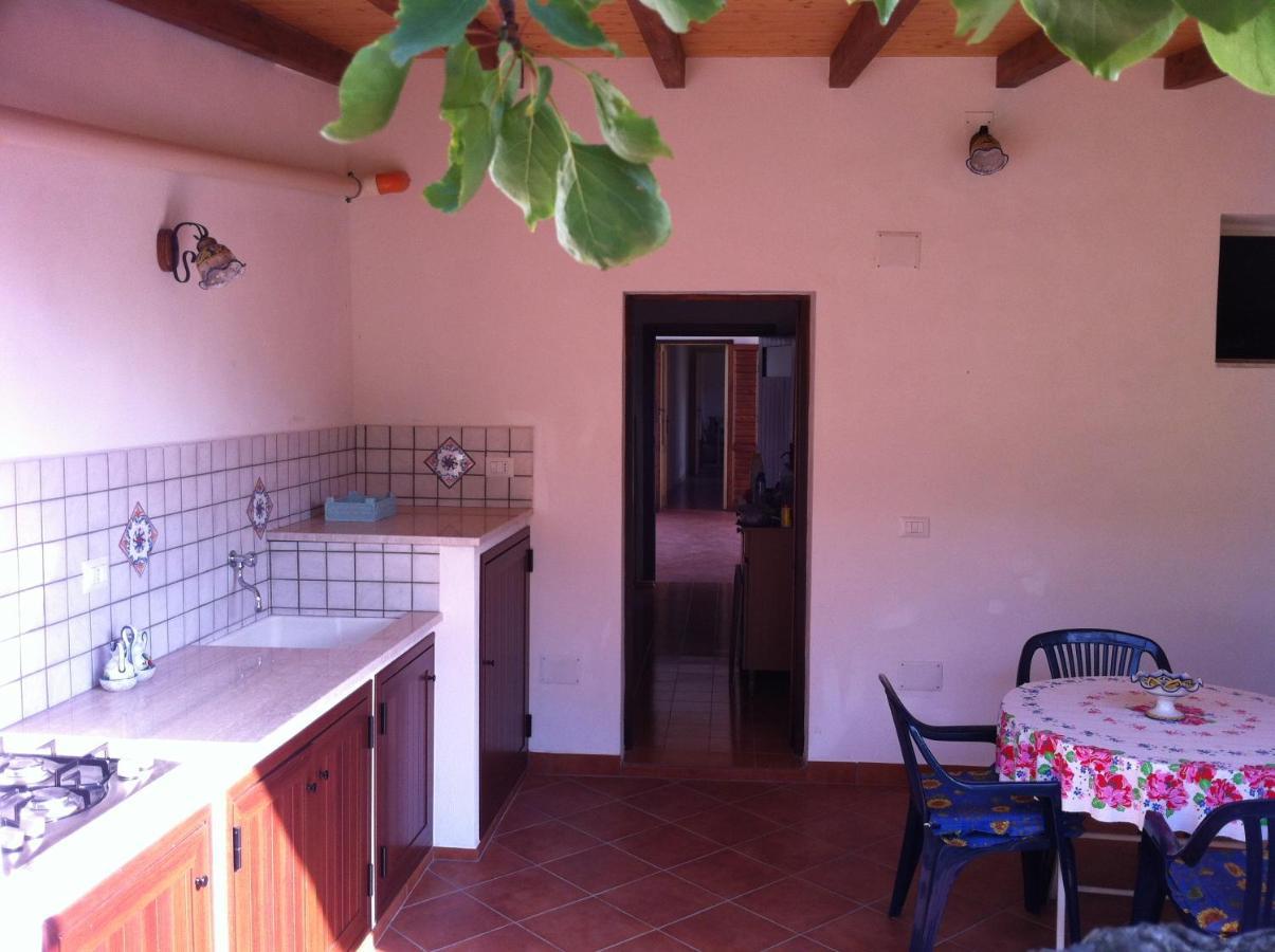 Villa By The Vulcano - 70Mq Plus Large Garden And Patio ภายนอก รูปภาพ
