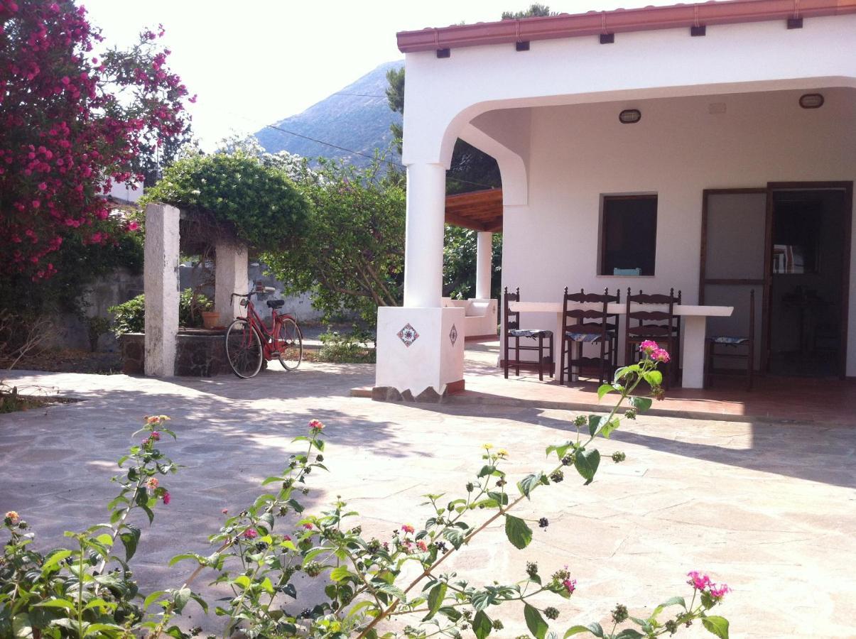 Villa By The Vulcano - 70Mq Plus Large Garden And Patio ภายนอก รูปภาพ